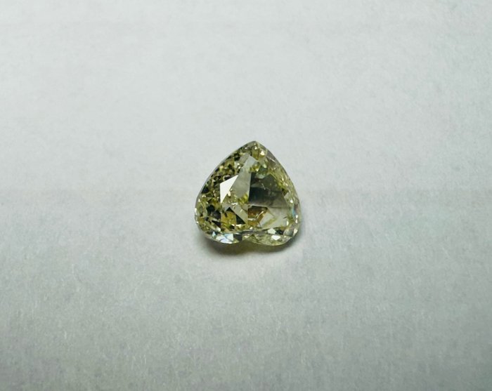 Ingen mindstepris - 1 pcs Diamant  (Naturfarvet)  - 0.70 ct - Hjerte - Fancy light Gul - SI2 - Gem Report Antwerp (GRA)