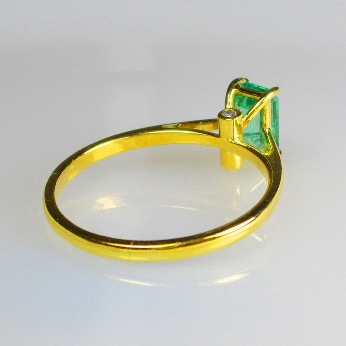 Ring - 14 karat Gulguld -  0.76ct. tw. Smaragd - Smaragd - Smuk smaragdring