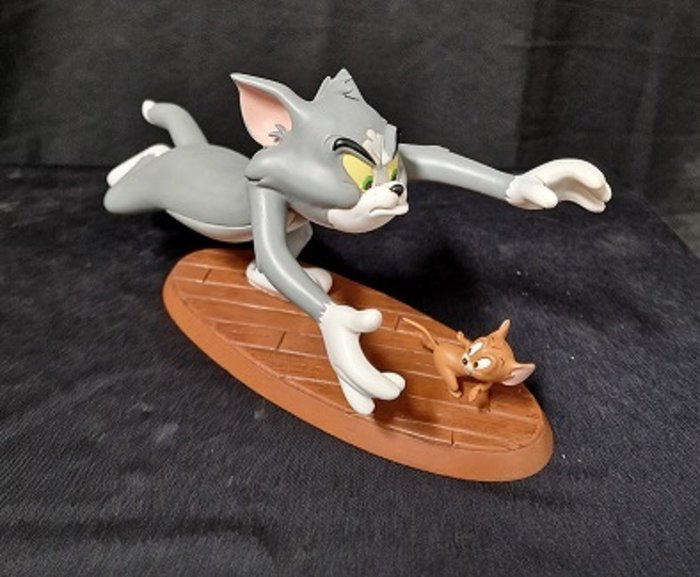 Warner Bros / Looney Tunes - Statuette - Tom and Jerry Catch Me polyresin Figurine - Polyresin