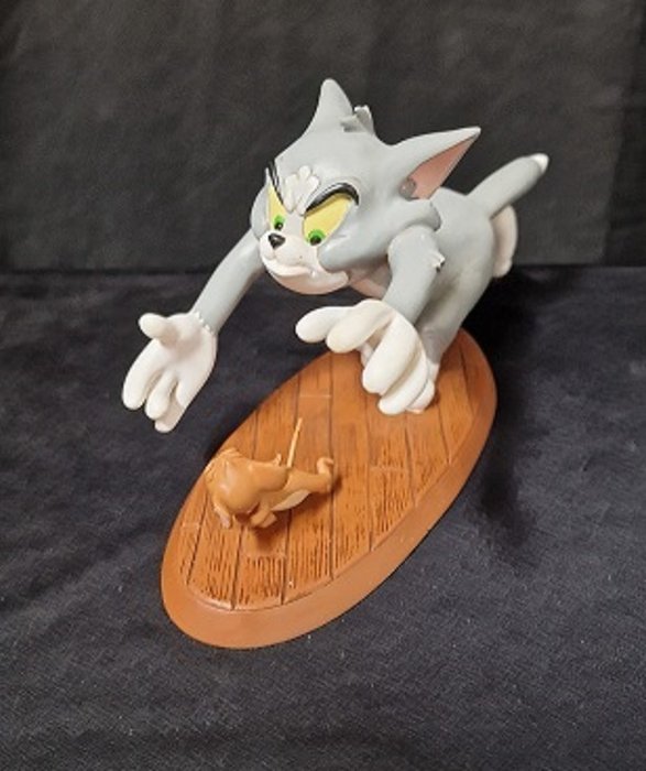 Warner Bros / Looney Tunes - Statuette - Tom and Jerry Catch Me polyresin Figurine - Polyresin