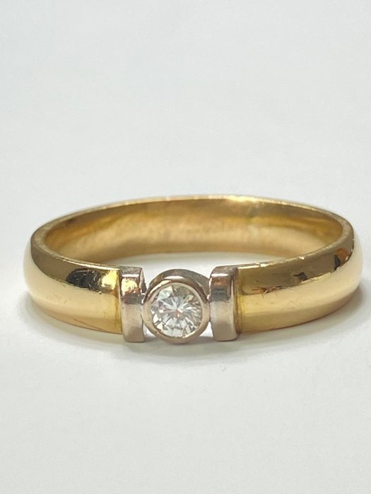 Ingen mindstepris - Ring - 18 kraat Gulguld Diamant (Natur)