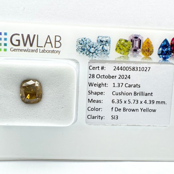 Ingen mindstepris - 1 pcs Diamant  (Naturfarvet)  - 1.37 ct - Pude - Fancy deep Brun Gul - SI3 - Gemewizard Gemological Laboratory (GWLab)