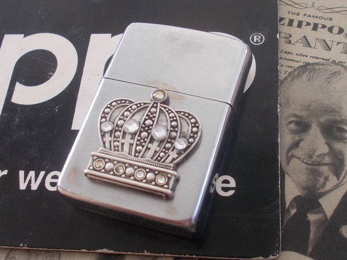 Zippo -zippo crown  Emblem  Enamel 1989 V - Lighter - Bronze