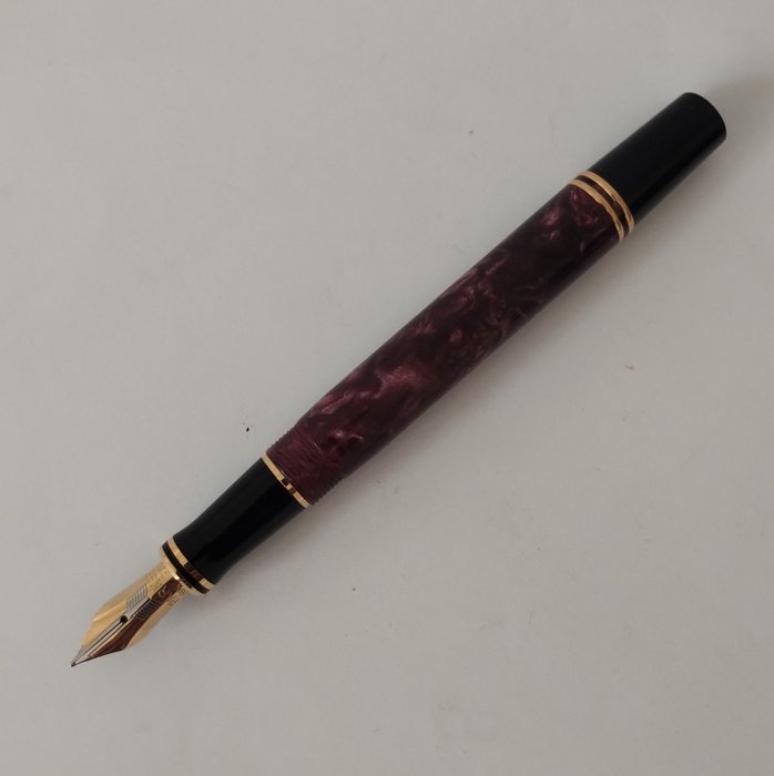 Parker - Duofold International Red Marble - Pen