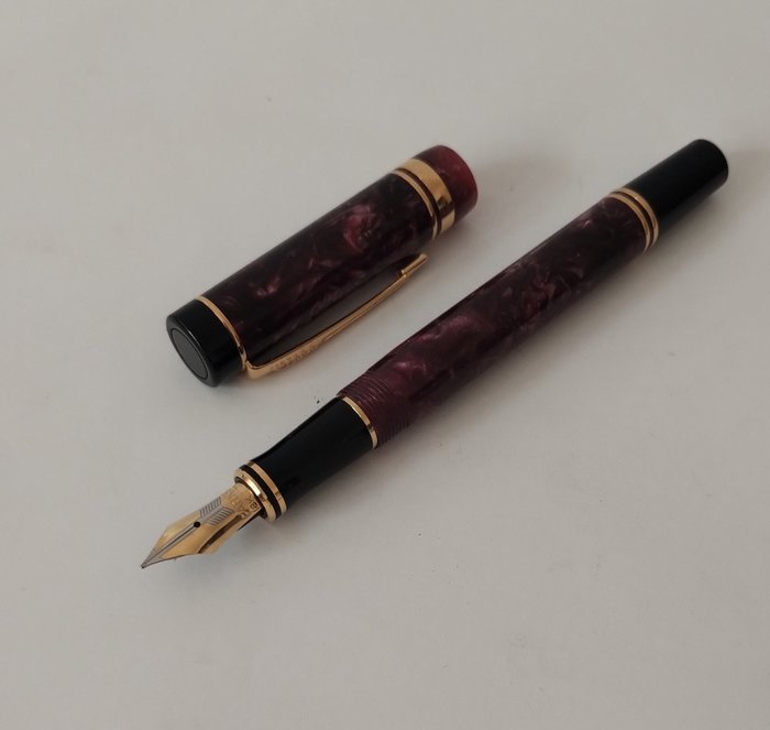 Parker - Duofold International Red Marble - Pen