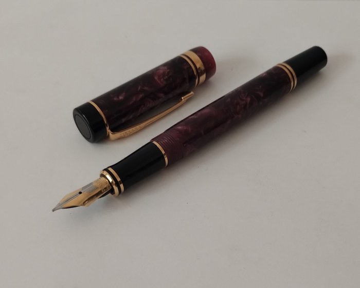 Parker - Duofold International Red Marble - Pen