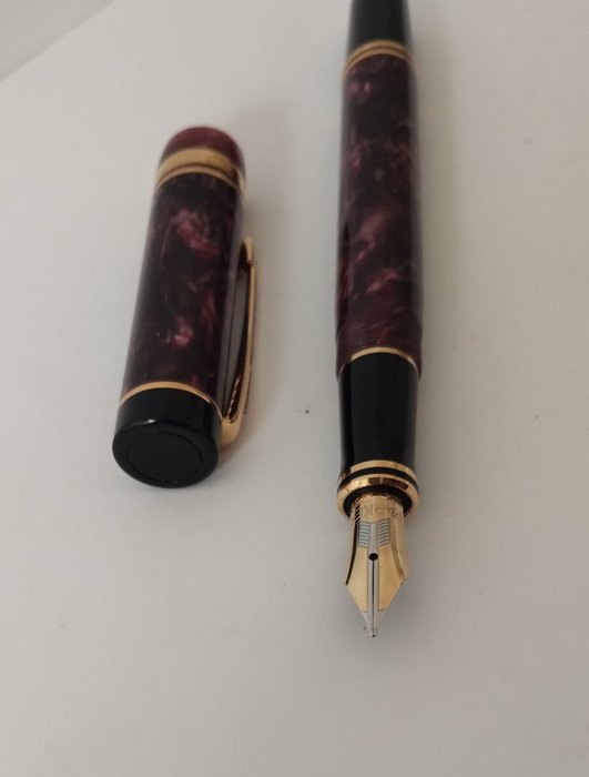 Parker - Duofold International Red Marble - Pen