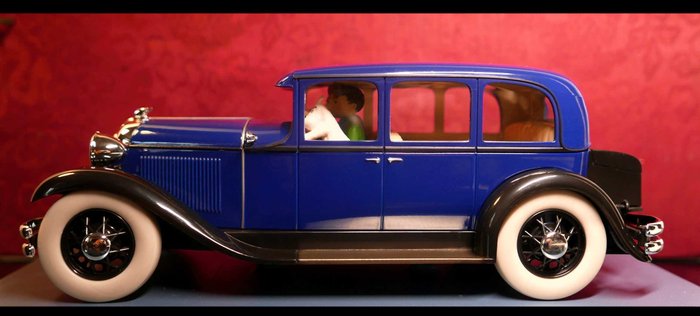 Tintin - 2x En voiture Tintin -  La Chrysler Imperial Sedan de Luxe (mod.1931) - ''Le Lotus Bleu''– 1/24e +