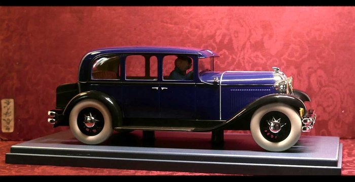 Tintin - 2x En voiture Tintin -  La Chrysler Imperial Sedan de Luxe (mod.1931) - ''Le Lotus Bleu''– 1/24e +