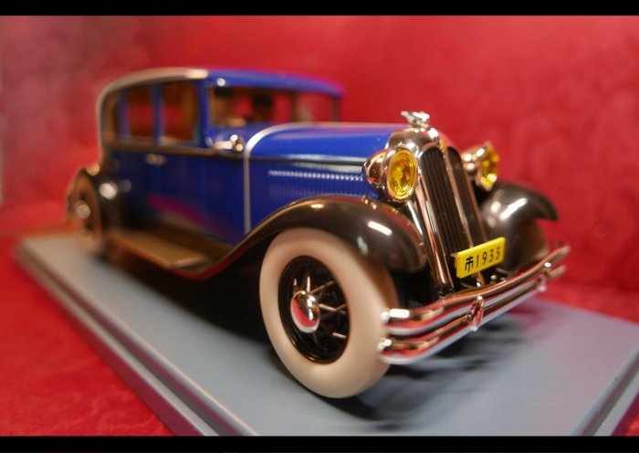 Tintin - 2x En voiture Tintin -  La Chrysler Imperial Sedan de Luxe (mod.1931) - ''Le Lotus Bleu''– 1/24e +