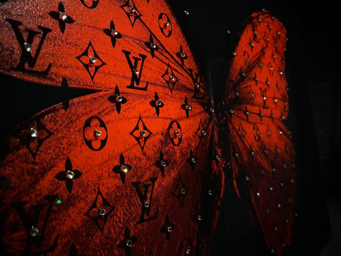 Mike Blackarts - Luxurious Red Butterfly with diamonds