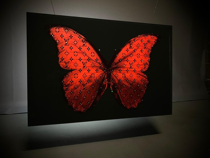 Mike Blackarts - Luxurious Red Butterfly with diamonds