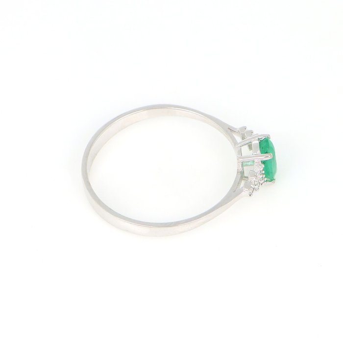 Ingen mindstepris - Ring - 18 kraat Hvidguld -  0.50ct. tw. Smaragd - Diamant