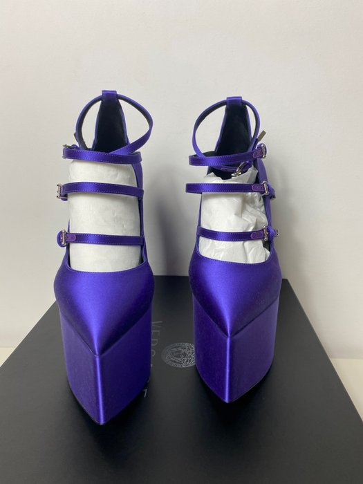 Versace - Sandaler med hæle - Størelse: Shoes / EU 38