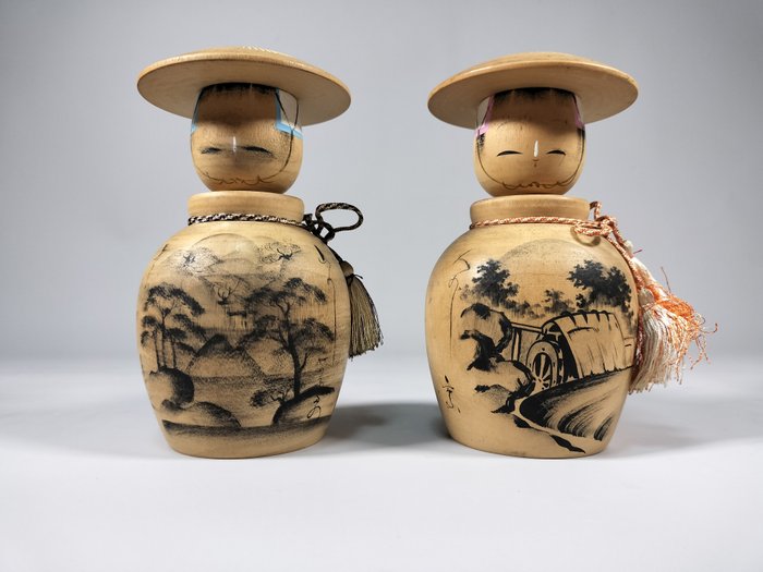 2x Kokeshi dukke - Træ - Japan - Showa-perioden (1926-1989)