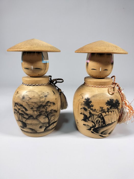 2x Kokeshi dukke - Træ - Japan - Showa-perioden (1926-1989)