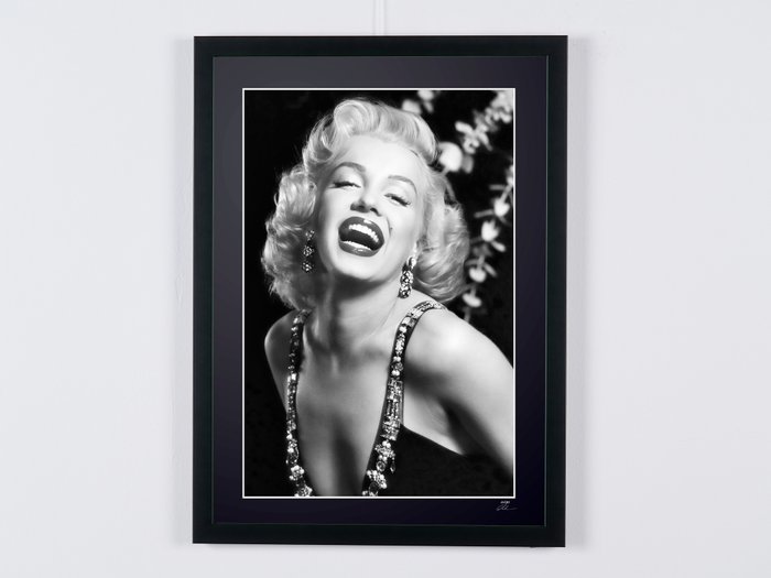 Marilyn Monroe circa 1947 - Fine Art Photography - Luxury Wooden Framed 70X50 cm - Limited Edition Nr 04 of 20 - Serial ID 19061 - Original Certificate (COA), Hologram Logo Editor and QR Code - 100% New items.