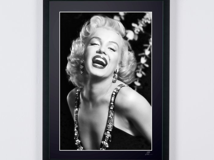 Marilyn Monroe circa 1947 - Fine Art Photography - Luxury Wooden Framed 70X50 cm - Limited Edition Nr 04 of 20 - Serial ID 19061 - Original Certificate (COA), Hologram Logo Editor and QR Code - 100% New items.