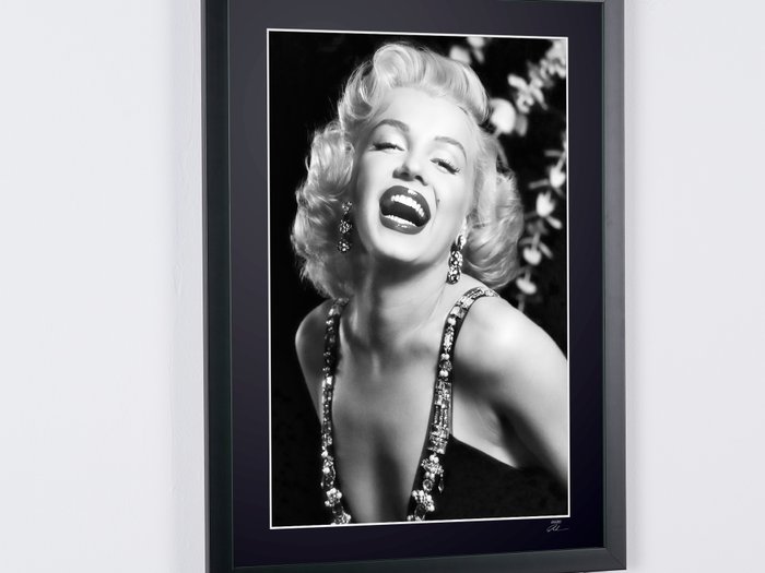 Marilyn Monroe circa 1947 - Fine Art Photography - Luxury Wooden Framed 70X50 cm - Limited Edition Nr 04 of 20 - Serial ID 19061 - Original Certificate (COA), Hologram Logo Editor and QR Code - 100% New items.