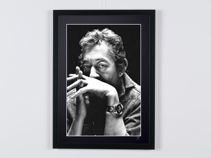 Serge Gainsbourg - Portait - Photographie Luxury Wooden Framed 70X50 cm - Limited Edition Nr 02 of 20 - Serial ID 30310-2 - Original Certificate (COA) Hologram Logo Editor and QR Code - 100% New itemsde