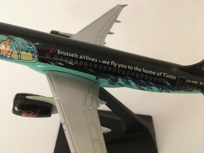 Moulinsart - Tintin Airbus A320 - Brussels Airlines  - Tintin Rackham Scale 1:200 Reklame figur - Metalplade/plast - 2016