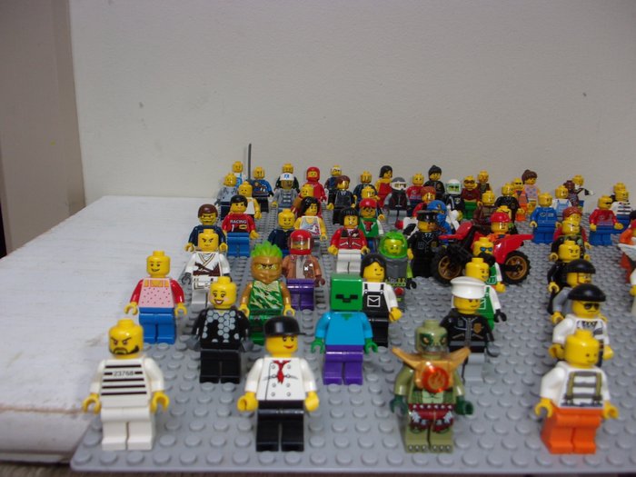 Lego - Minifigurer - 80 Lego minifigures + 2 Lego moto's