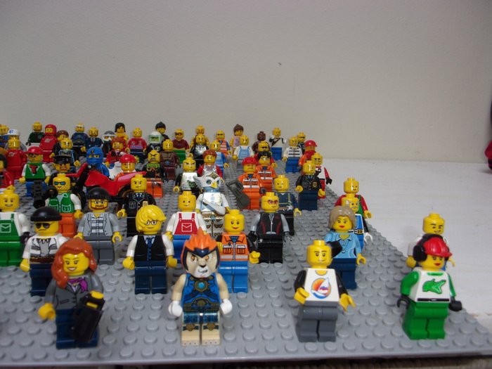 Lego - Minifigurer - 80 Lego minifigures + 2 Lego moto's