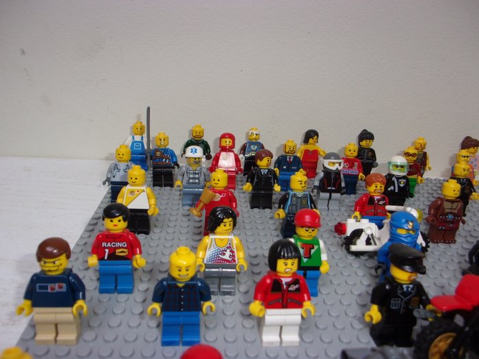 Lego - Minifigurer - 80 Lego minifigures + 2 Lego moto's