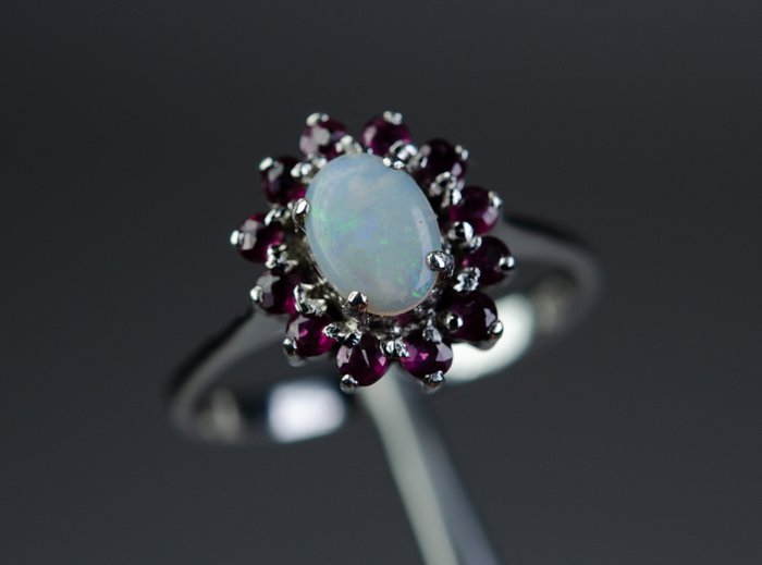 Ingen mindstepris - Ring - 925 sølv - opal - 0,40 ct rubiner