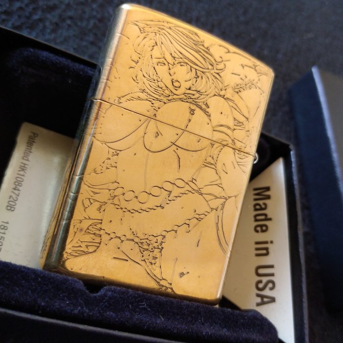 Zippo - 5D Busty Sexy Girl - golden brass armor case - neu - Lommelighter - Stål (rustfrit)