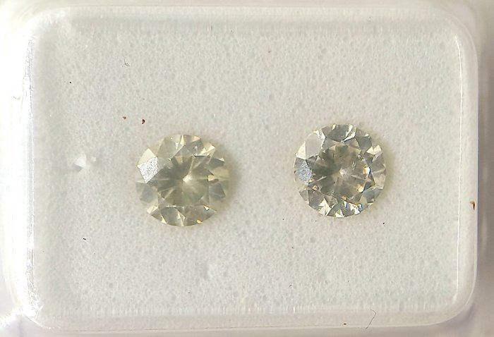 Ingen mindstepris - 2 pcs Diamant  (Naturfarvet)  - 0.92 ct - Rund - Fancy light Grå - SI1, SI2 - Gemewizard Gemological Laboratory (GWLab)