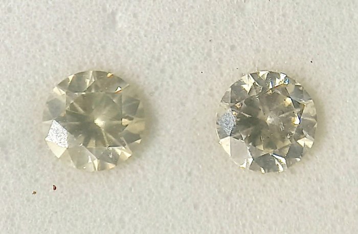 Ingen mindstepris - 2 pcs Diamant  (Naturfarvet)  - 0.92 ct - Rund - Fancy light Grå - SI1, SI2 - Gemewizard Gemological Laboratory (GWLab)