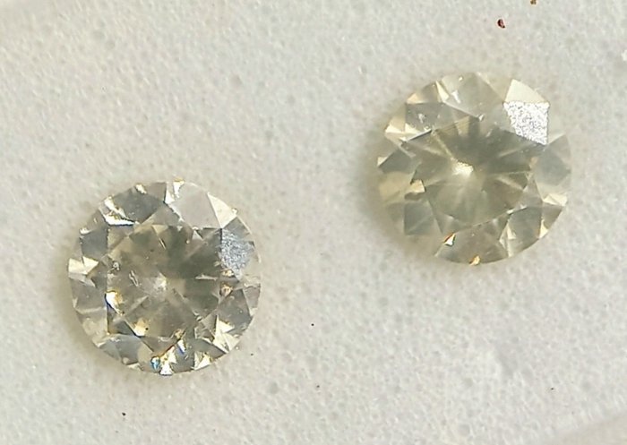 Ingen mindstepris - 2 pcs Diamant  (Naturfarvet)  - 0.92 ct - Rund - Fancy light Grå - SI1, SI2 - Gemewizard Gemological Laboratory (GWLab)