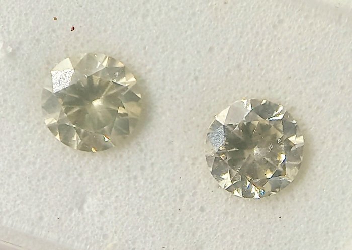 Ingen mindstepris - 2 pcs Diamant  (Naturfarvet)  - 0.92 ct - Rund - Fancy light Grå - SI1, SI2 - Gemewizard Gemological Laboratory (GWLab)