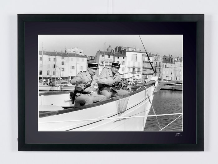 Le Gendarme et Les Gendarmettes - 1982 - Louis de Funes as " chef Ludovic Cruchot" - Fine Art Photography - Luxury Wooden Framed 70X50 cm - Limited Edition Nr 04 of 30 - Serial ID 50596 - Original Certificate (COA), Hologram Logo Editor and QR Code - 100% New items.