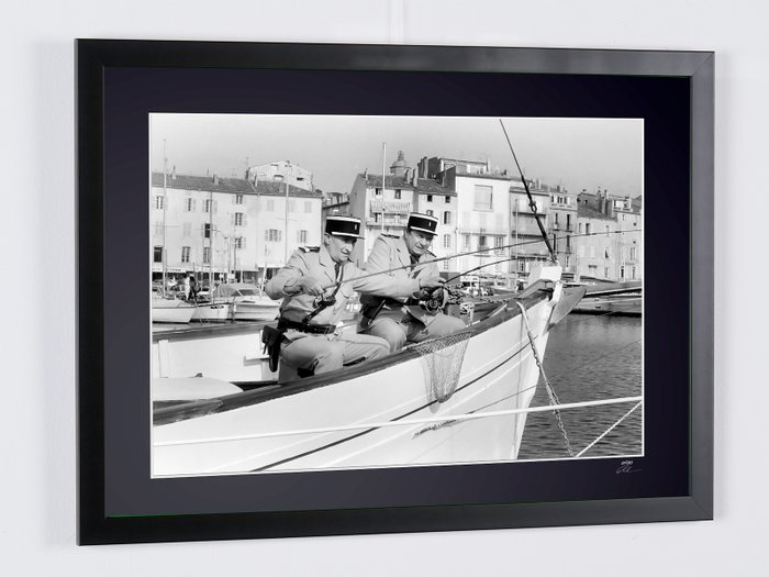 Le Gendarme et Les Gendarmettes - 1982 - Louis de Funes as " chef Ludovic Cruchot" - Fine Art Photography - Luxury Wooden Framed 70X50 cm - Limited Edition Nr 04 of 30 - Serial ID 50596 - Original Certificate (COA), Hologram Logo Editor and QR Code - 100% New items.