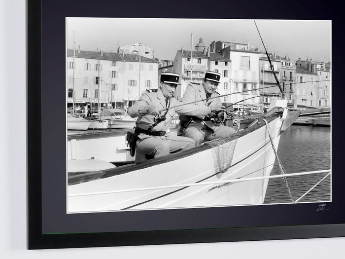 Le Gendarme et Les Gendarmettes - 1982 - Louis de Funes as " chef Ludovic Cruchot" - Fine Art Photography - Luxury Wooden Framed 70X50 cm - Limited Edition Nr 04 of 30 - Serial ID 50596 - Original Certificate (COA), Hologram Logo Editor and QR Code - 100% New items.