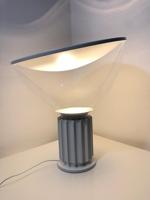 Flos - Achille and Pier Giacomo Castiglioni - Bordlampe - Hold kæft Small - Metal, glas