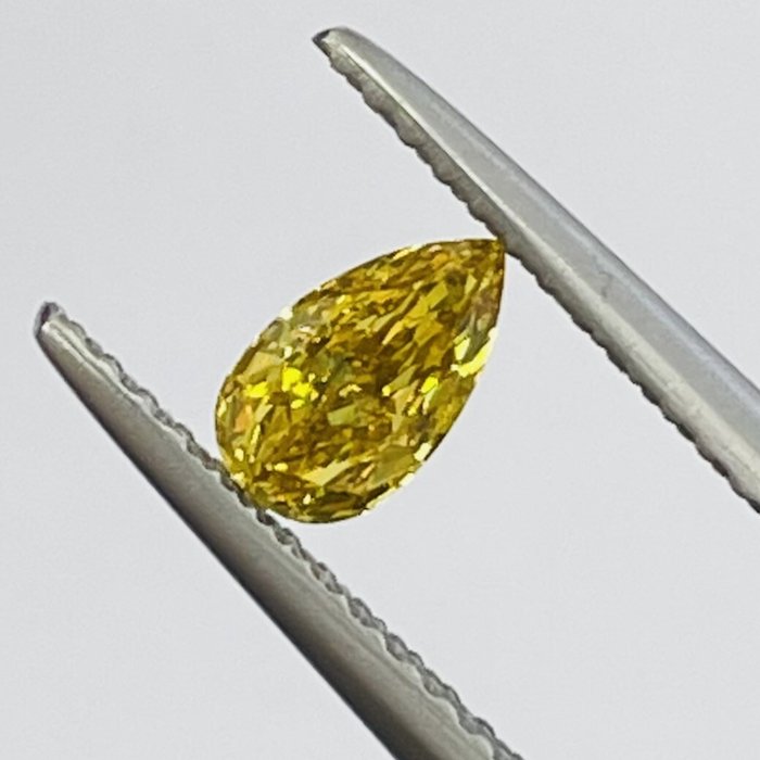 Ingen mindstepris - 1 pcs Diamant  (Natur)  - 0.32 ct - Pære - VVS2 - International Gemological Institute (IGI) - Fancy Intens Y. Grønlig