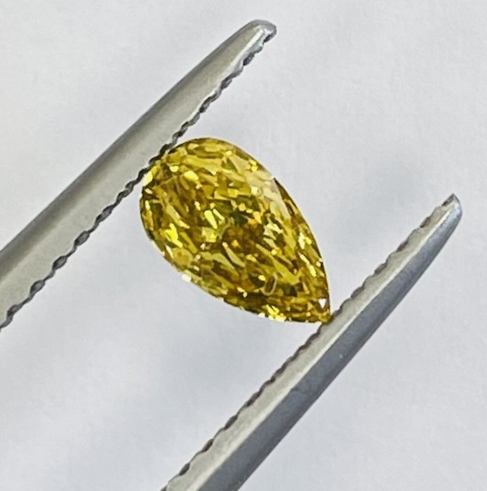 Ingen mindstepris - 1 pcs Diamant  (Natur)  - 0.32 ct - Pære - VVS2 - International Gemological Institute (IGI) - Fancy Intens Y. Grønlig