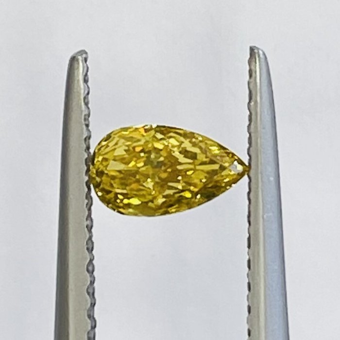 Ingen mindstepris - 1 pcs Diamant  (Natur)  - 0.32 ct - Pære - VVS2 - International Gemological Institute (IGI) - Fancy Intens Y. Grønlig