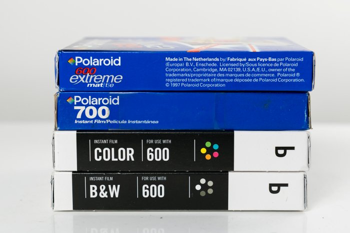 Polaroid film lot (Impossible 600 color + BW, 600 extreme matte, 700) Ubrugt film