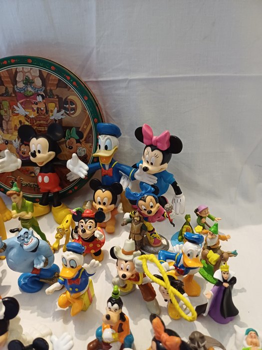 Disney  - Legetøjsfigur Disney figuren 50x waaronder 1 blikken doos. - Europa