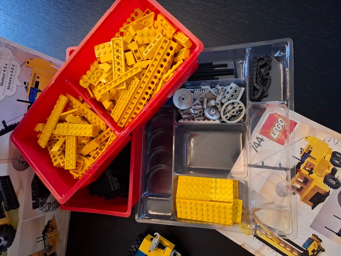 Lego - Technic - 774 - Basic Building Set with Storage Case