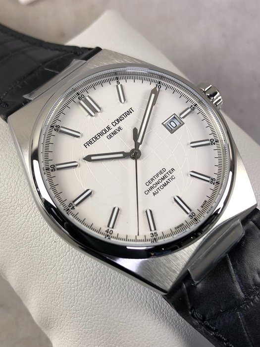 Frédérique Constant - Highlife Automatic COSC - FC-303S4NH6 - Mænd - 2011-nu