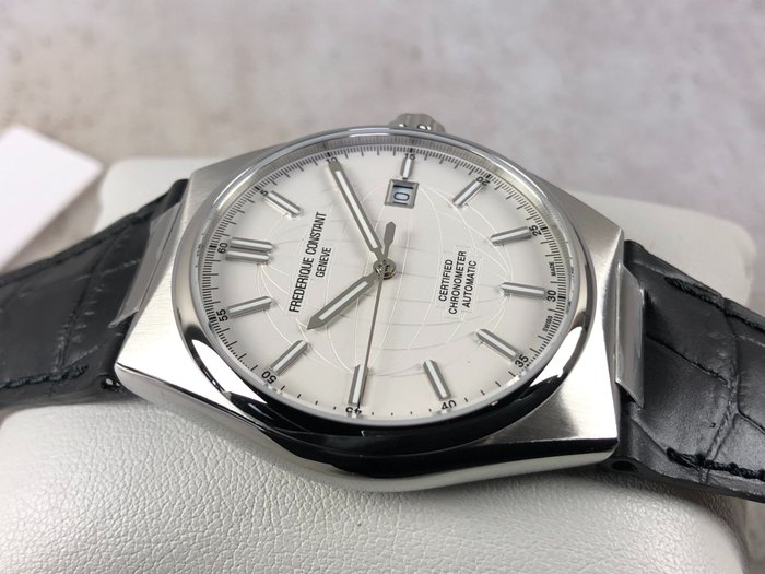 Frédérique Constant - Highlife Automatic COSC - FC-303S4NH6 - Mænd - 2011-nu