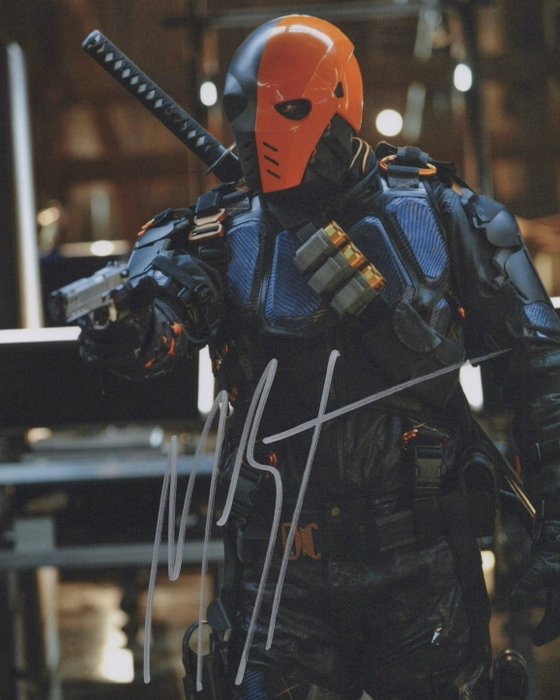 Justice League - Signed by Manu Bennett (Deathstroke)