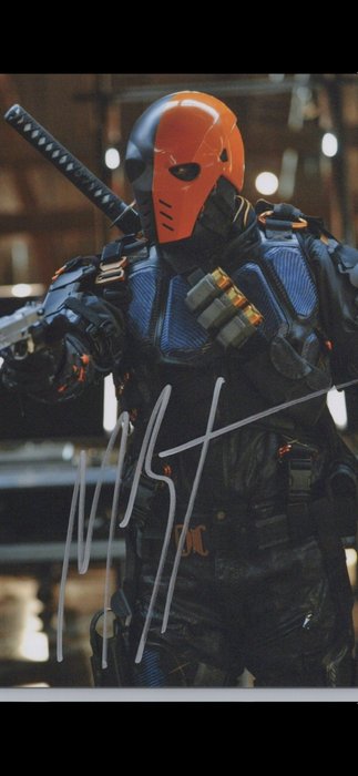 Justice League - Signed by Manu Bennett (Deathstroke)