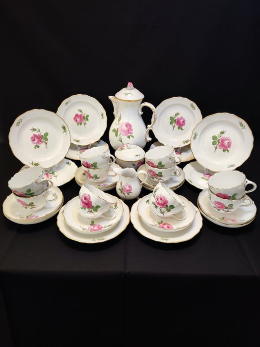 Meissen - J. J. Kaendler - Kaffesæt til 10 (33) - 10x Gedeck und Kaffeekern Rote Rose/Meissener Rose mit Goldrand Neuer Ausschnitt - Porcelæn