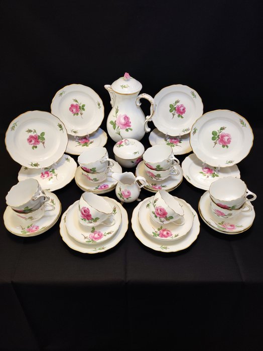 Meissen - J. J. Kaendler - Kaffesæt til 10 (33) - 10x Gedeck und Kaffeekern Rote Rose/Meissener Rose mit Goldrand Neuer Ausschnitt - Porcelæn